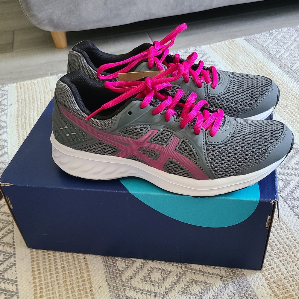 NWT Asics Jolt 2 Running